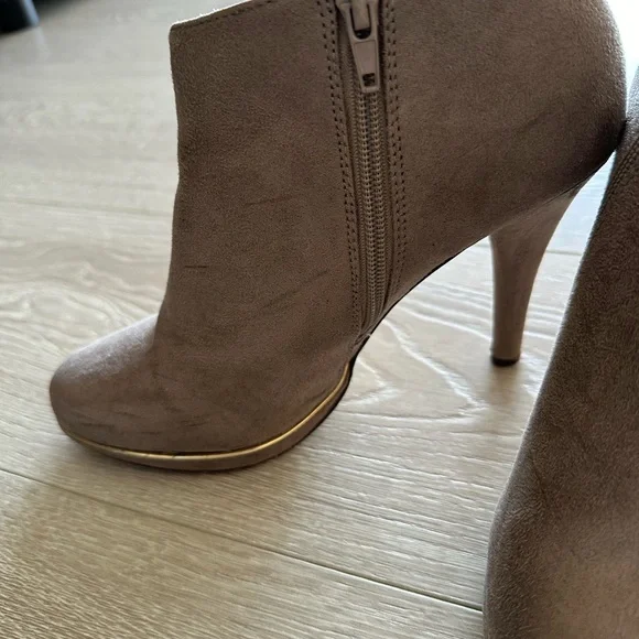 Call it Spring Heels - Picture 6 of 8